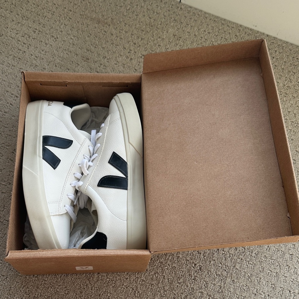Veja Women's White and Black Casual Sneakers